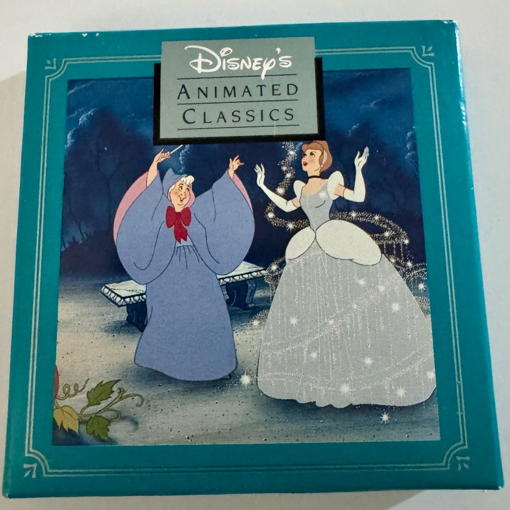 Disney’s Animated Classics Cinderella 1950 Disc Ornament - Picture 3 of 3